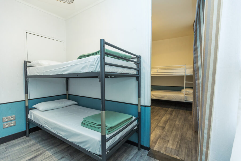 Bed in 6-bed Female Dormitory Room (private bathroom)